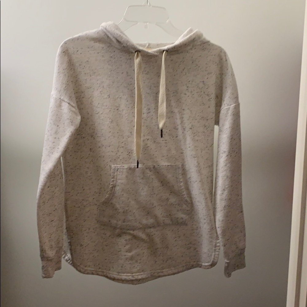 White speckled long-sleeved hoodie